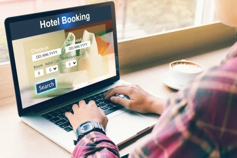How Last-Minute Booking Algorithms Detect Your Urgency—And What to Do Before They Price You Out